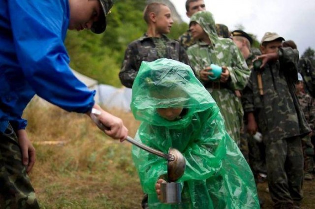 Суровый военный лагерь для подростков Таврида-Сечь