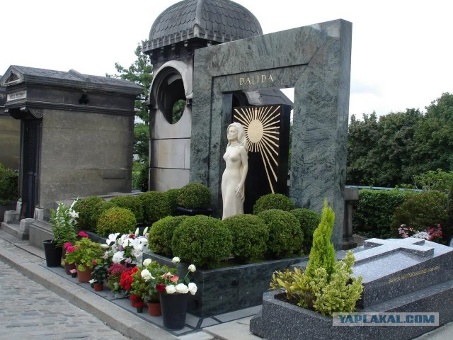 Почему нельзя дарить четное количество цветов