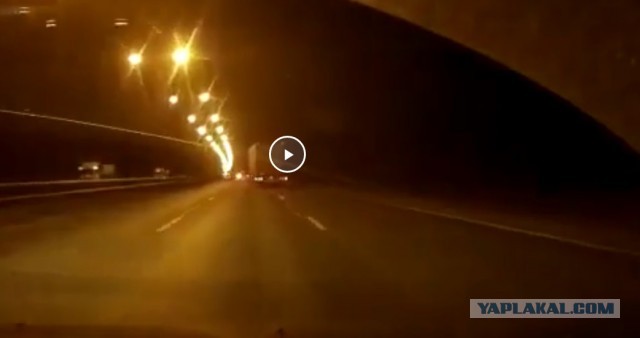 Думал, что сможет проскочить. ДТП с участием Peugeot и Mercedes