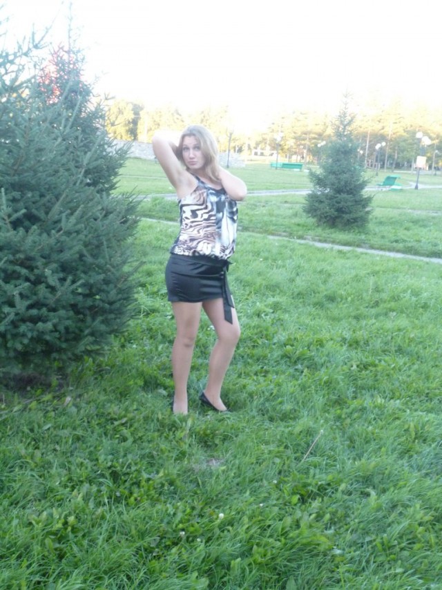 Светка, коза блин, фоткай давай, я же позирую