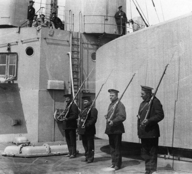 Расправа над морскими офицерами Балтийского флота во время Февральской революции.1917 год