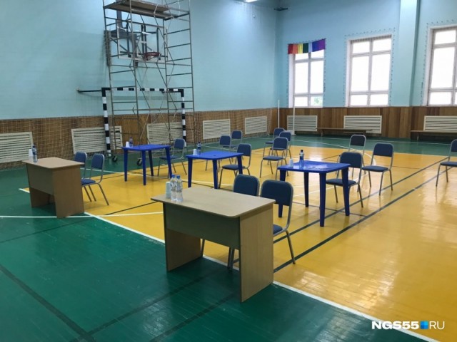 Алексей Навальный находится без сознания после отравления и экстренной посадки самолета в аэропорту Омска