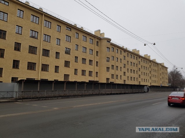 - "Серёга, отдай мне нож, давай посидим-поговорим. Меня Саша зовут"