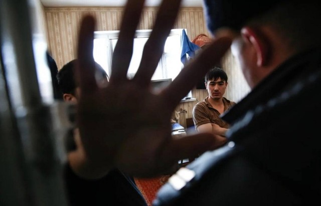 Двое студентов из Средней Азии, обучающихся на полицейских, подрабатывали закладчиками