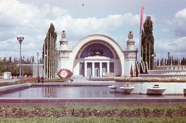 Фотографии из прошлого нашей страны в цвете -100