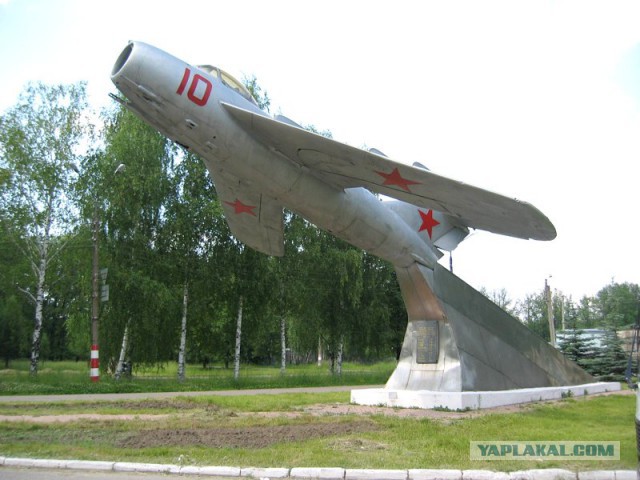 20 самых интересных авиапамятников