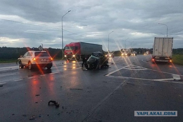Всё таки хорошие в Германии дороги, что можно раскочегарить машинку до 372 км/ч