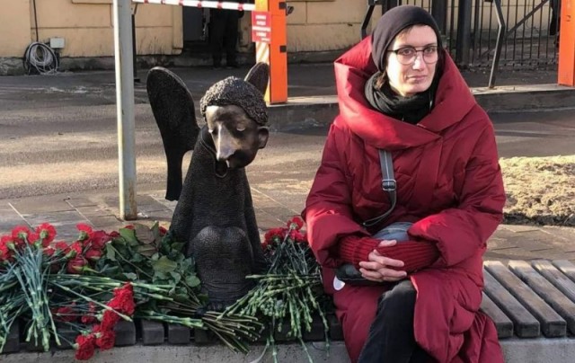 Грустный ангел Петербурга совсем осиротел...