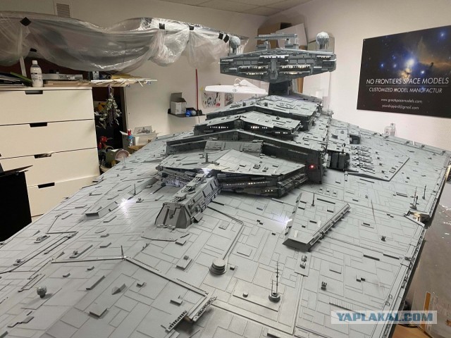 Пользователь Reddit поделился фотографиями Звёздного Разрушителя, который построил его друг в гараже