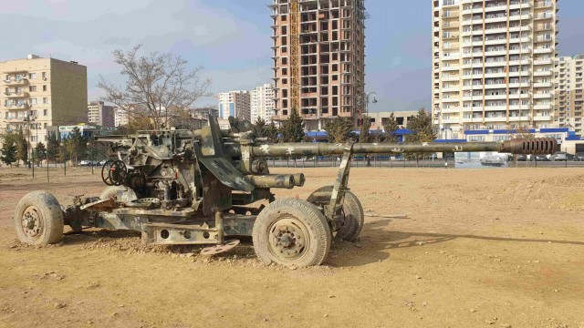 Выставка трофейной военной техники в Баку