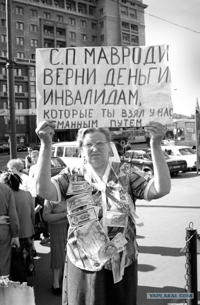 «Нет смысла». Греф обратился ко всем, у кого есть наличные доллары