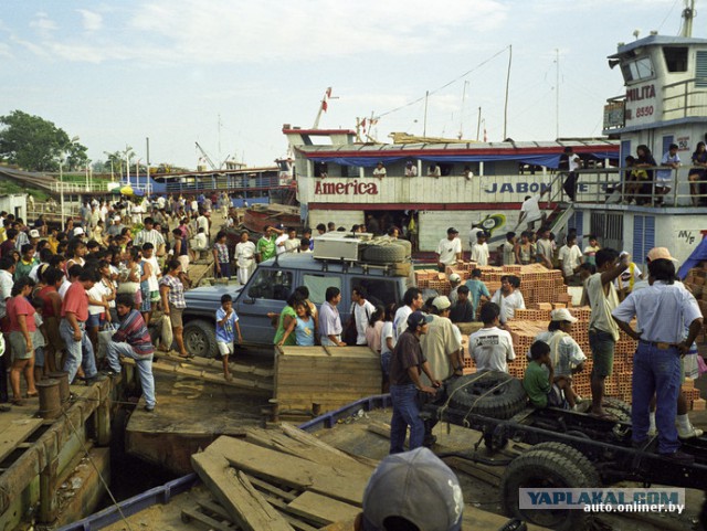 Немец проехал на Gelandewagen весь мир.