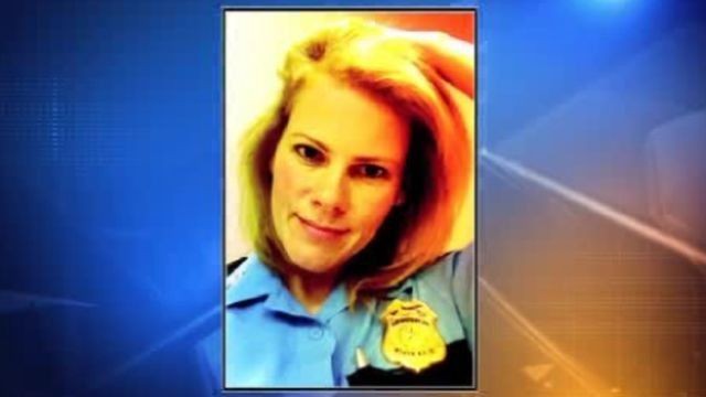 Сексуальная сержантка влипла из-за откровенных фот