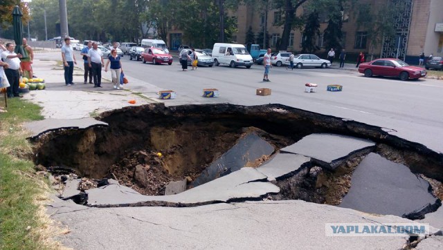 Мэра Кишинева (Молдова) засняли пьяного в гараже. Пил водку под русские песни