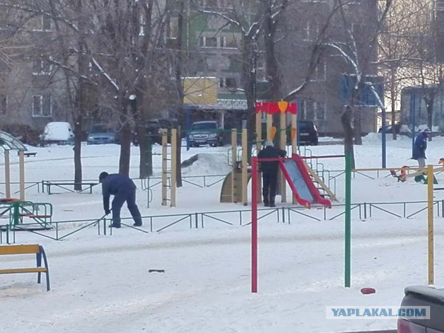 У меня во дворе украли второй раз за пол года новую детскую площадку!