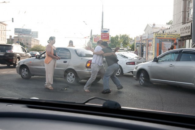 Встреча "старых друзей" - разборки на дороге
