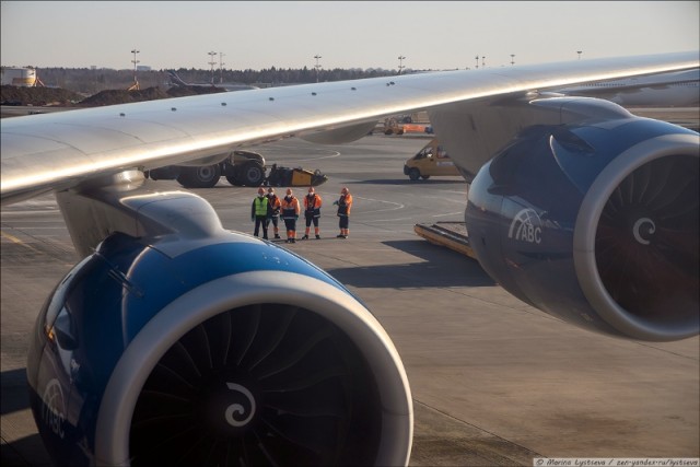 Как дезинфицируют самый большой грузовой Боинг-747 ABC Cargo