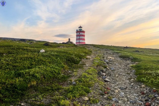 Самый северный маяк Арктического острова Кильдин. До 2008 г. он был "атомным"