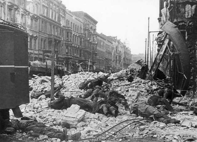 2 мая 1945 года