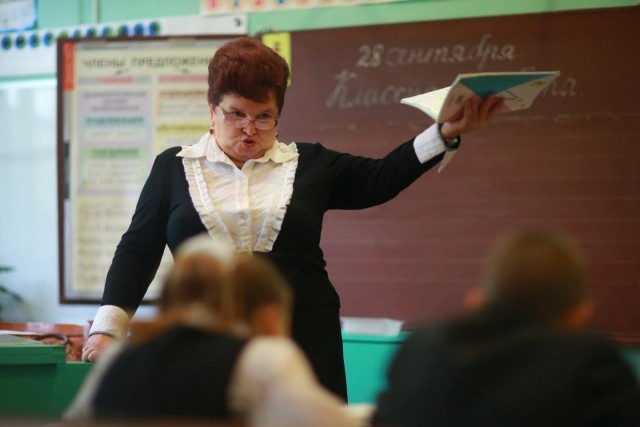 Россиян научат уважать учителей с помощью штрафов. В Госдуме уже готовят соответствующий законопроект
