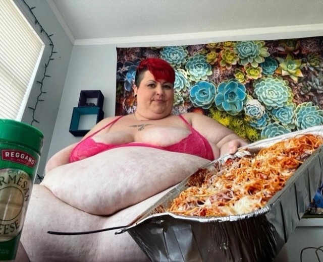 360 килограммовая порнозвезда Риней Старр полна оптимизма и ищет кавалеров.