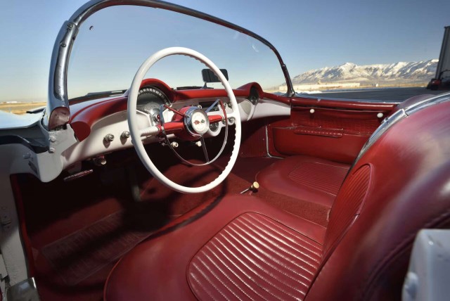 72 года Chevrolet Corvette. Немного красивых фото.