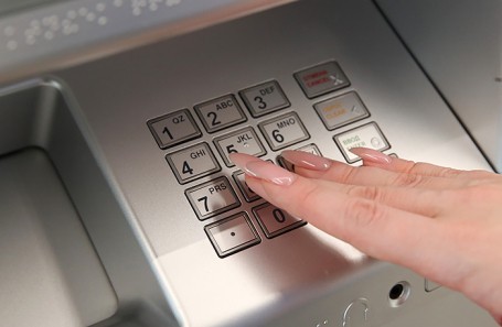 Центробанк ужесточает контроль за наличными операциями клиентов