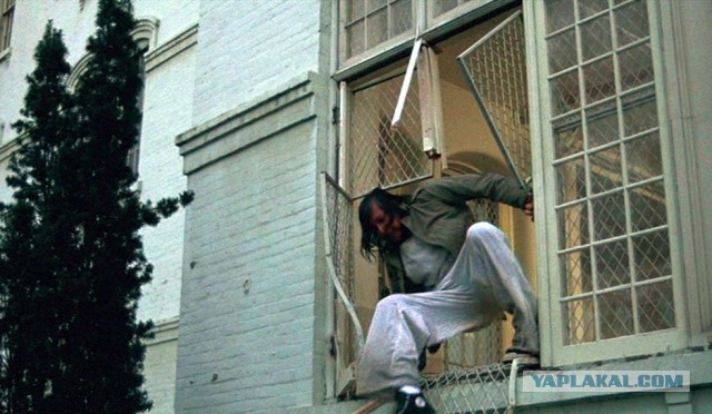 Наркоман, выпавший из окна диспансера при побеге, пытается засудить врачей