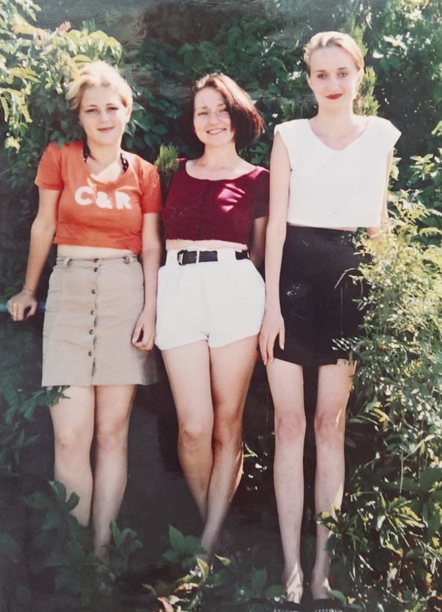 Девчата из 90-х и 00-х