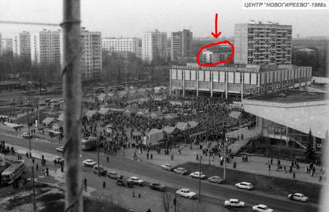 Семья из Новогиреева стала 300-тысячным участником столичной программы реновации и получила неожиданный подарок