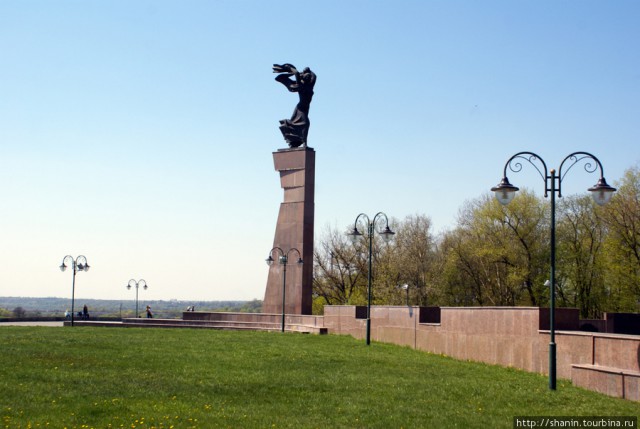 Какие прозвища дают памятникам в России