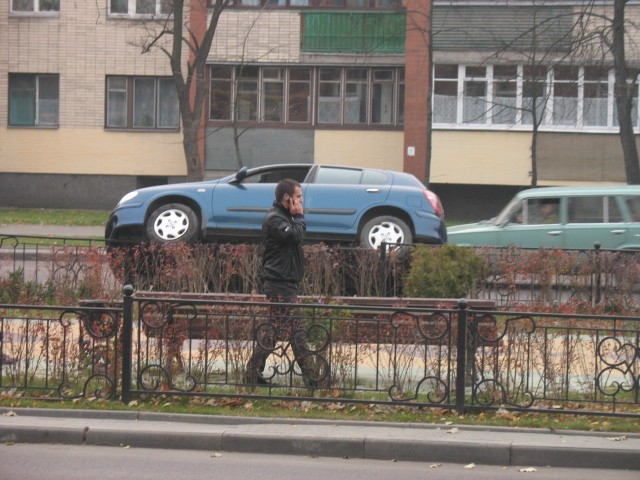 Парковка на заборе