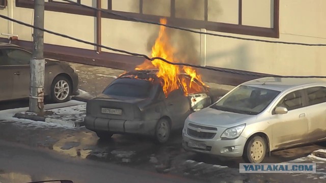 В Якутии агрессивный мужчина распилил болгаркой детскую площадку.