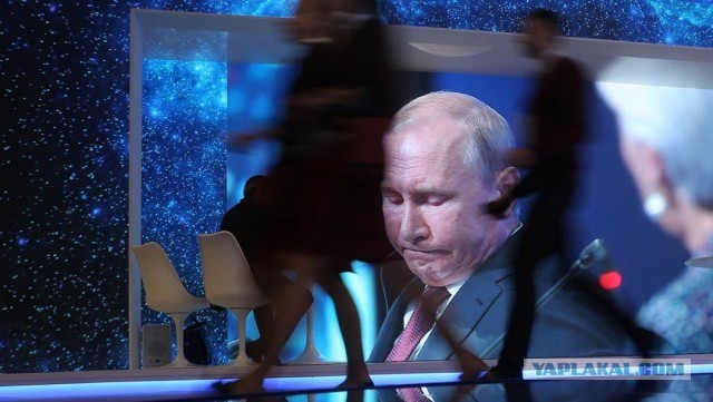 Уровень доверия к Владимиру Путину за два года снизился почти в два раза.