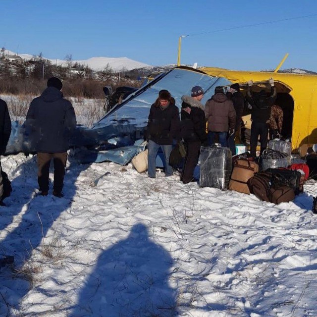 В Магадане самолет Ан-2 сразу после взлета совершил жесткую посадку