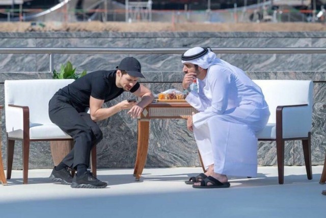 Шейхов возмутила фотосессия голых девушек на балконе в Дубае