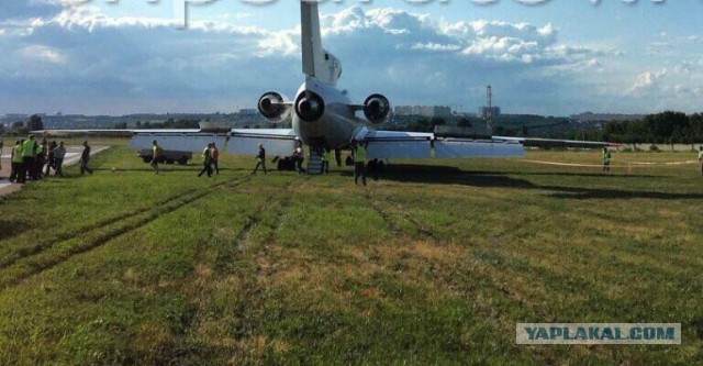 Авиакомпания «ЮТэйр» планирует приобрести 20 старых самолётов Як. Их будут восстанавливать после консервации