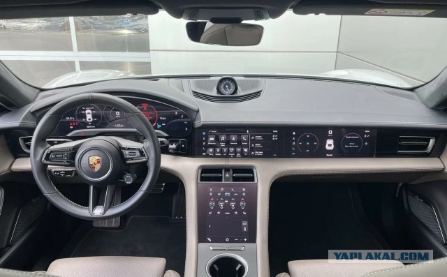 Porsche выступает против размещения крупных мультимедийных экранов в автомобилях