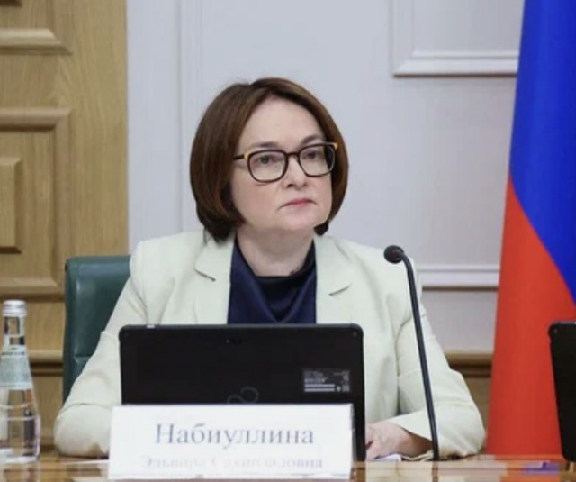 «Угробит нашу экономику»: депутат Миронов призвал отправить в отставку главу ЦБ