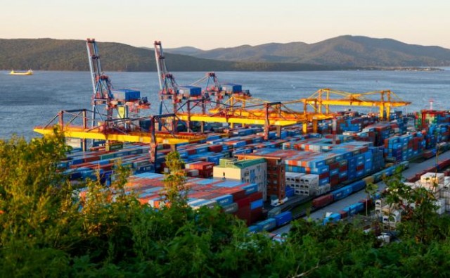 Америка цинично надругалась над Европой, торгуя с Россией всем, чем ей надо