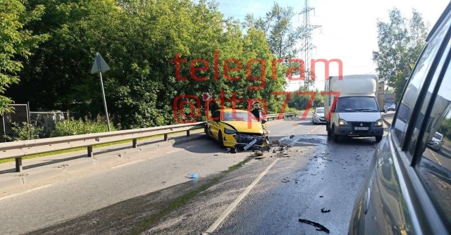 И что он так? А дама улыбается.