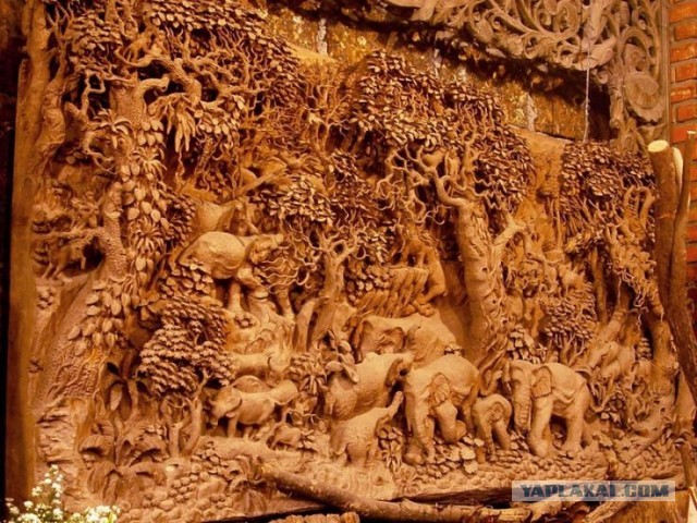 Резьба по дереву. Очень впечатляет.