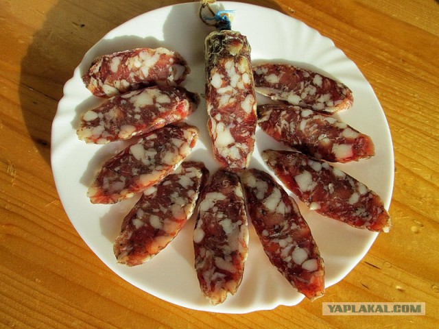 Свиная сыровяленая колбаса в условиях квартиры.