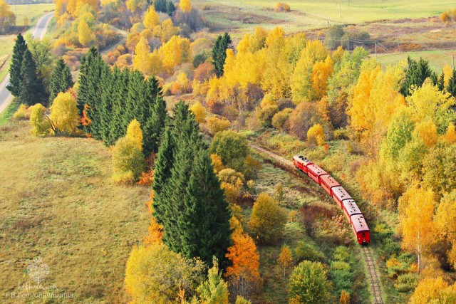 Осенние поезда и железная дорога