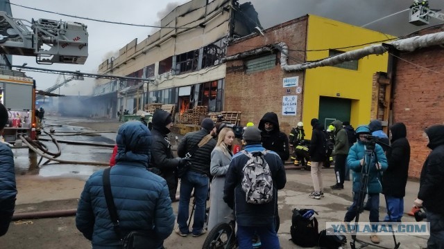 Крупный пожар возле Варшавского шоссе в Москве.