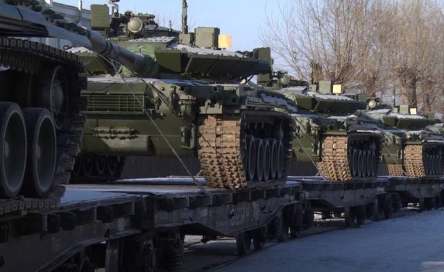 Танк распорол дулом фуру на трассе под Новосибирском