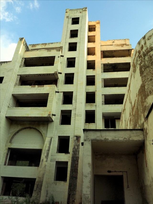 Огромное здание заброшенного санатория МО в г. Калязин