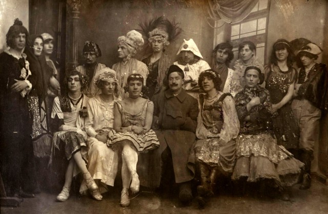Картинки с историей (II)