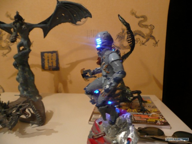 Айзек Кларк.