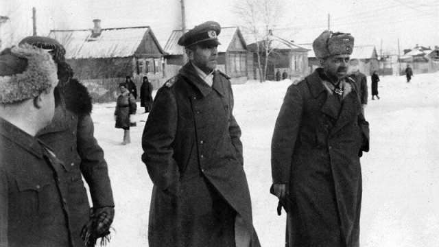 Ровно 80 лет назад фельдмаршал Паулюс, командующий 6-ой армией под Сталинградом, сдался в плен